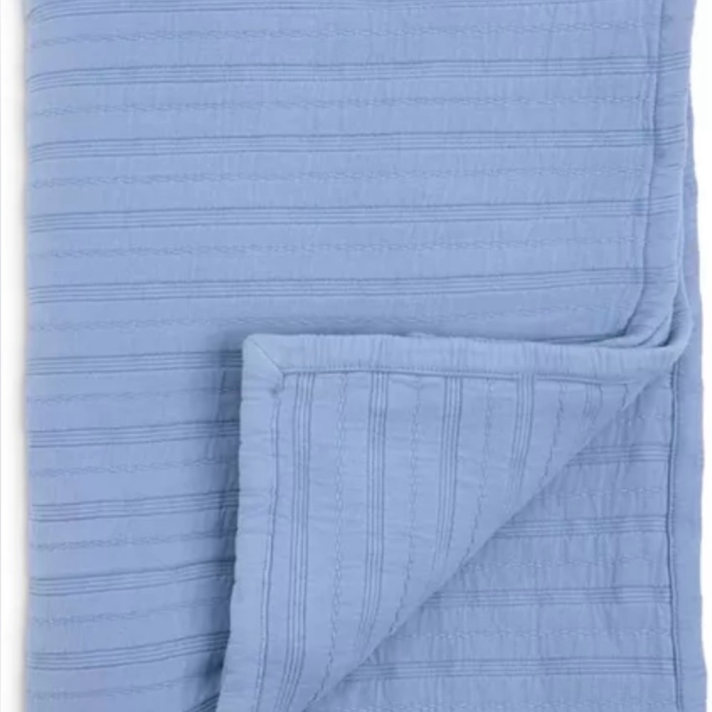 Brooklinen. Full/Queen Organic Crinkle Cotton Quilt & shams - Marina Blue